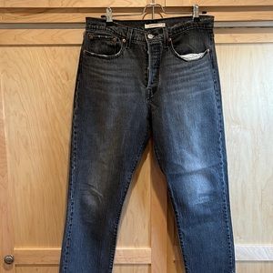 Levi’s black wash Wedgie Straight size 30 jeans.